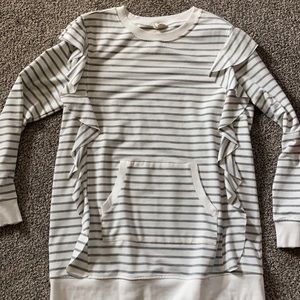 Betsey’s Boutique sweater/sweatshirt